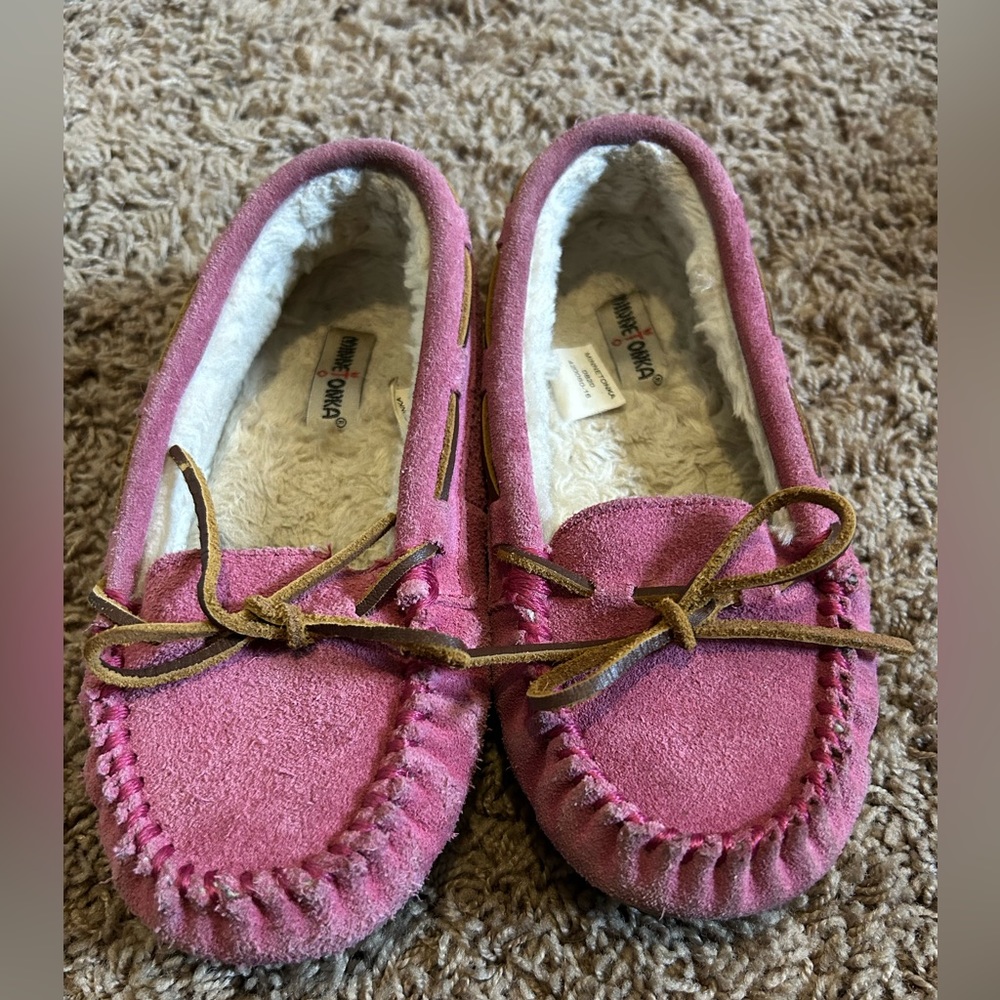 Minnetonka girls slip ons